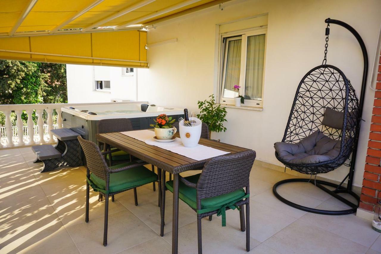 Apartment Paula With Private Jacuzzi And Parking- Near The Beach Zadar Exterior photo