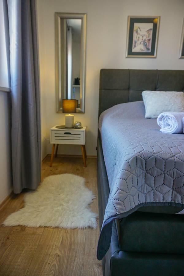 Apartment Paula With Private Jacuzzi And Parking- Near The Beach Zadar Exterior photo
